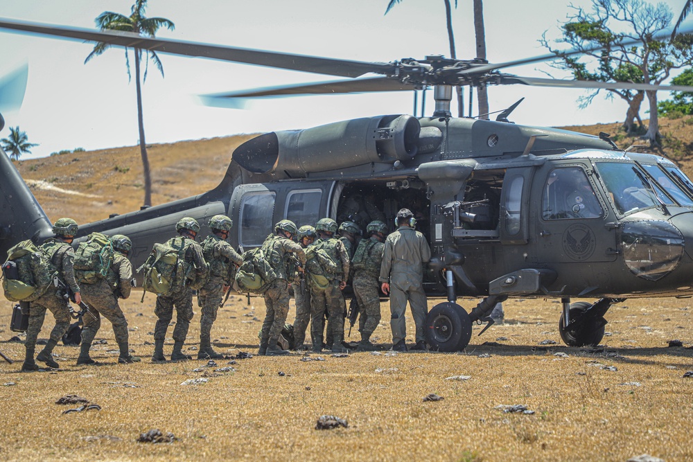 Balikatan 24: 2nd Battalion, 27th Infantry Regiment, 3rd Infantry Brigade Combat Team, 25th Infantry Division conducts cold load operations with 77th Infantry Battalion, 5th Infantry Division