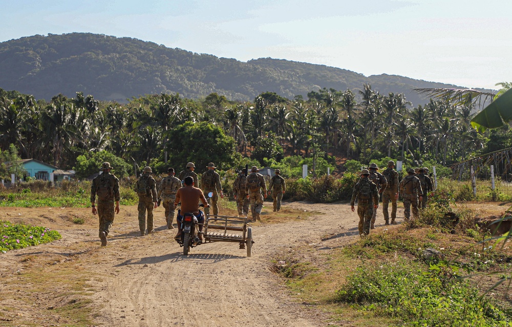 Balikatan 24: 2nd Battalion, 27th Infantry Regiment, 3rd Infantry Brigade Combat Team, 25th Infantry Division conducts reconnaissance training with 1st Battalion, The Royal Australian Regiment