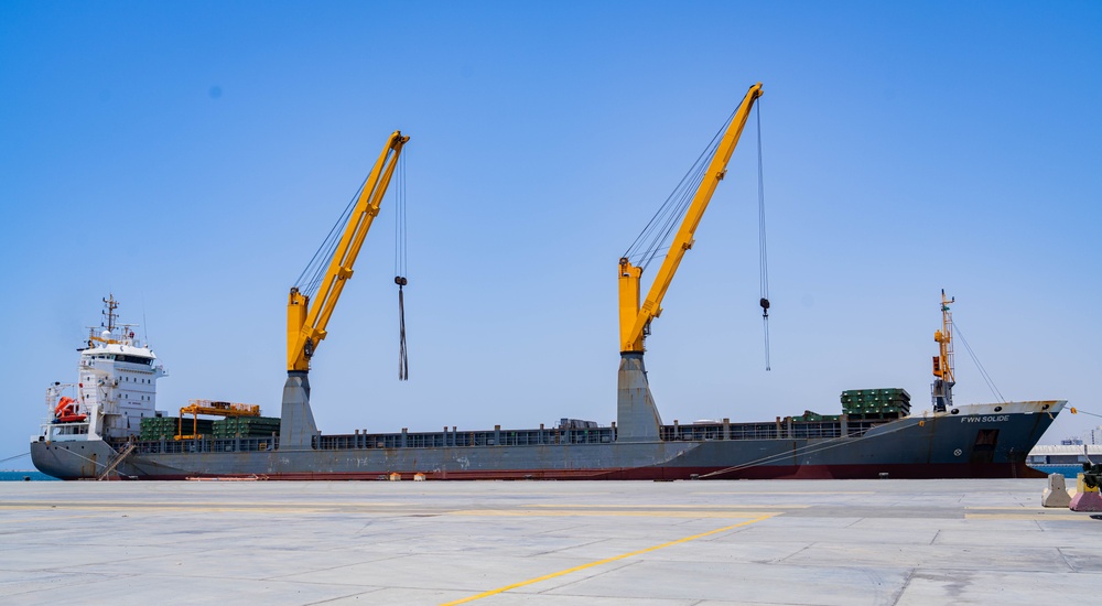 2nd Marine Logistics Group Merchant Vessel Offload