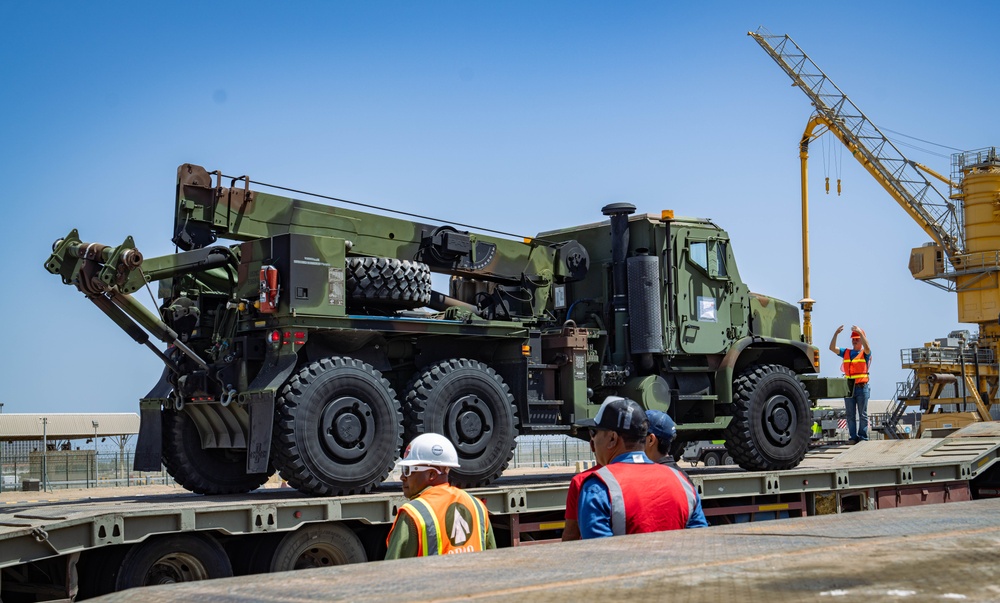 2nd Marine Logistics Group Merchant Vessel Offload