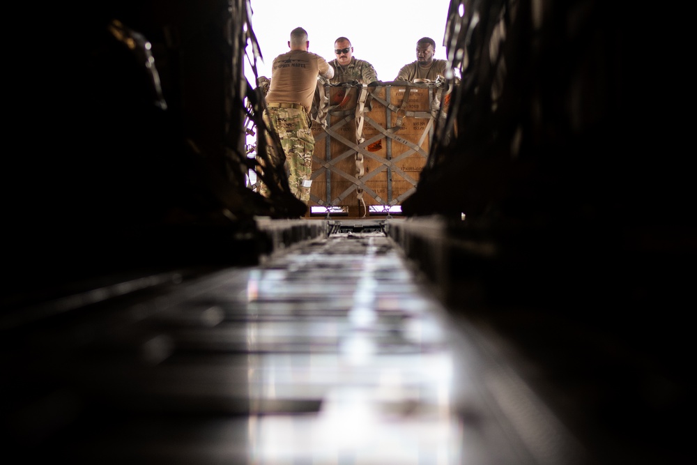 Aerial porters load cargo onto C-17