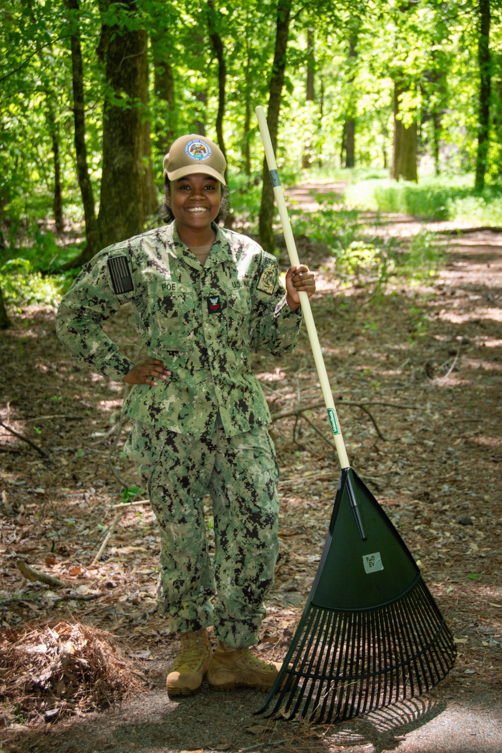 Naval Support Activity Mid-South Conducts Earth Day Clean Up