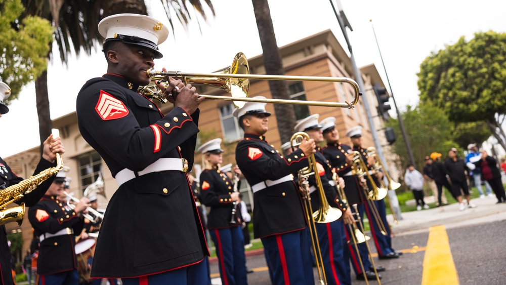 1st Marine Division Band participates in Orange parade