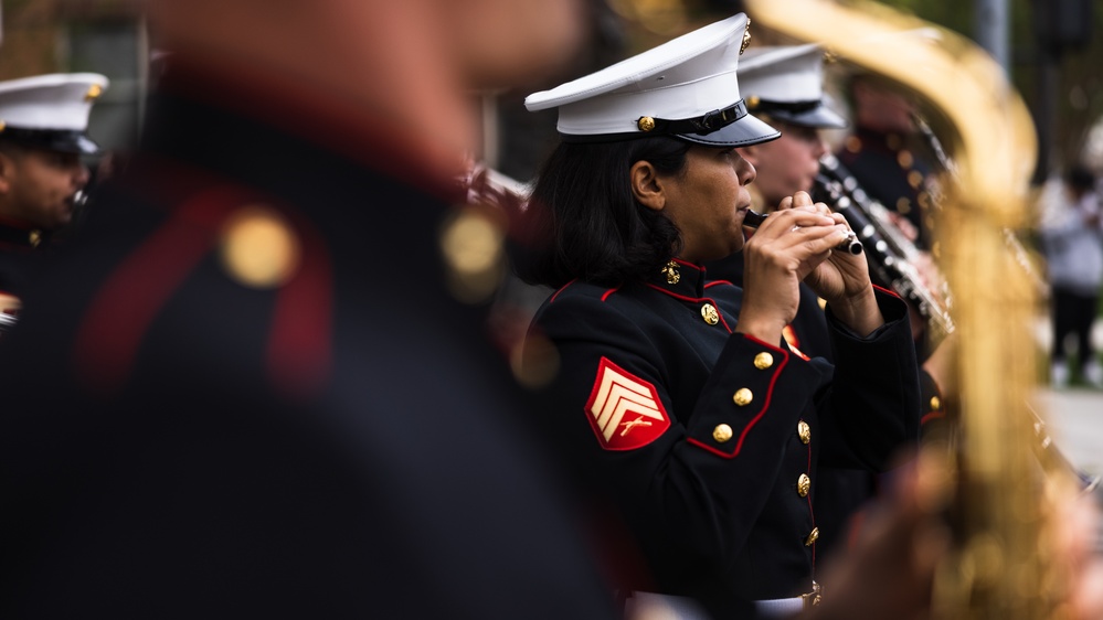 1st Marine Division Band participates in Orange parade