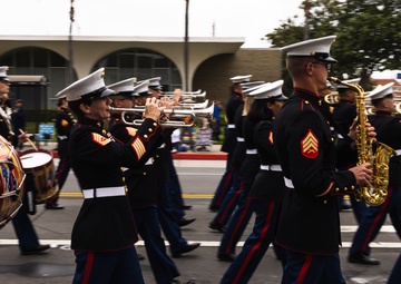 1st Marine Division Band participates in Orange parade