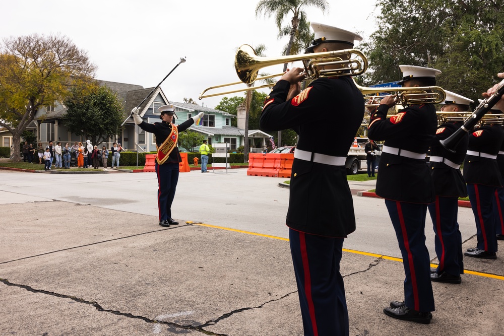 1st Marine Division Band participates in Orange parade