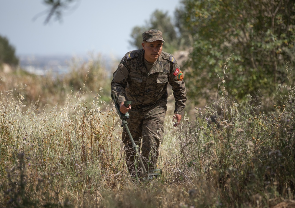 US, Tunisian forces conduct explosive ordnance disposal (EOD) situational tactical exercise (STX) lanes at African Lion 2024