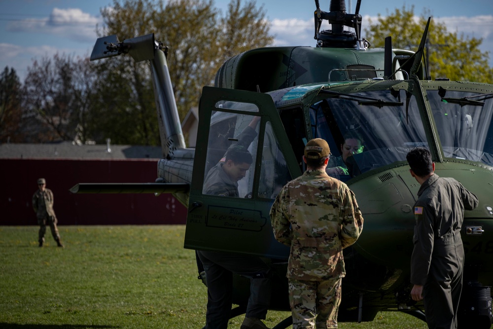 Airmen attend Medical Lake Middle School STEM night