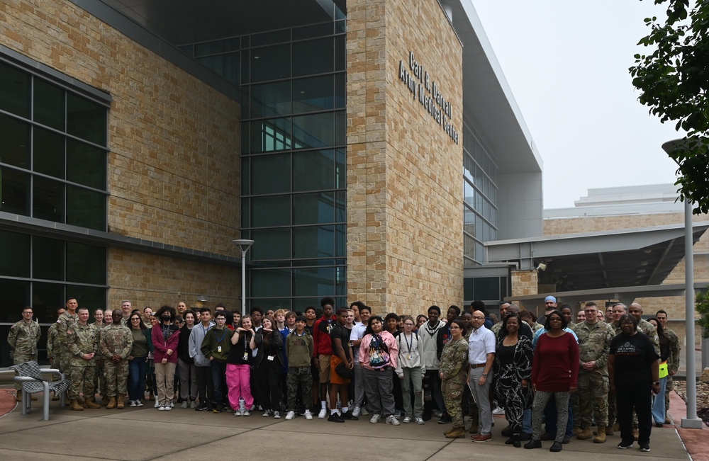 A Day of Discovery as Audie Murphy Middle School students visit Carl R. Darnall Army Medical Center