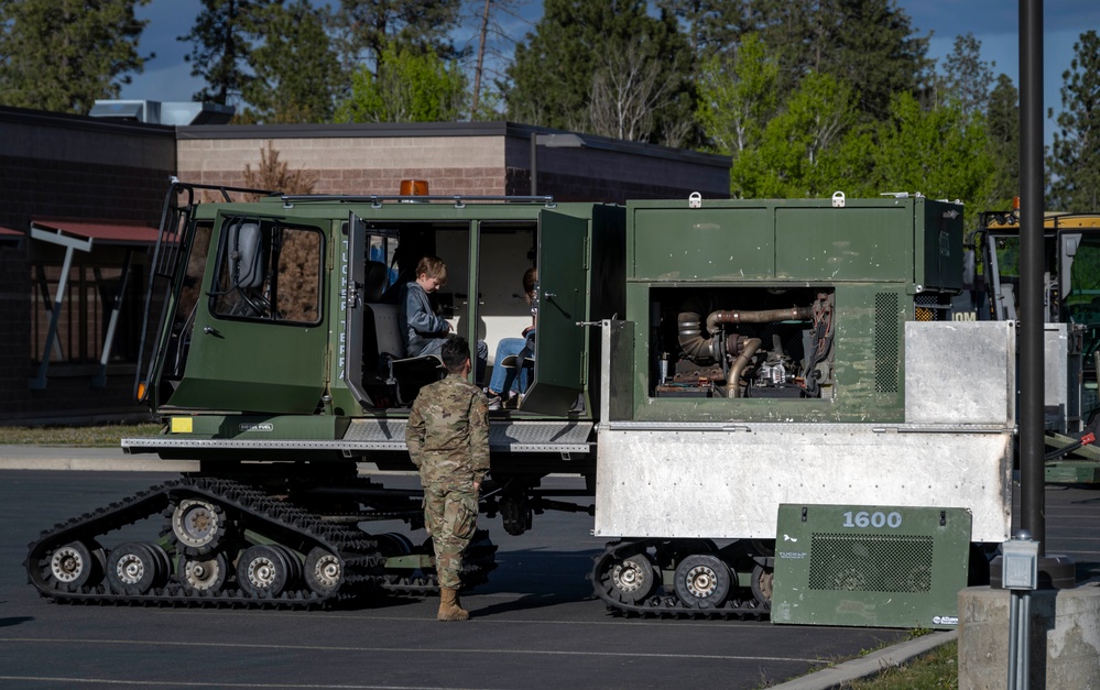 Airmen attend Medical Lake Middle School STEM night