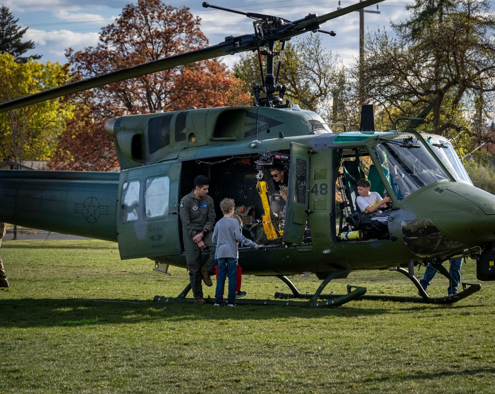 Airmen attend Medical Lake Middle School STEM night