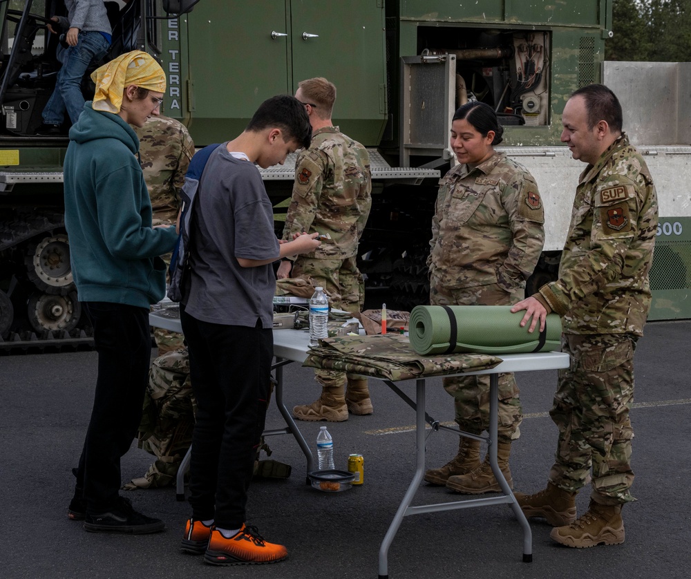 Airmen attend Medical Lake Middle School STEM night