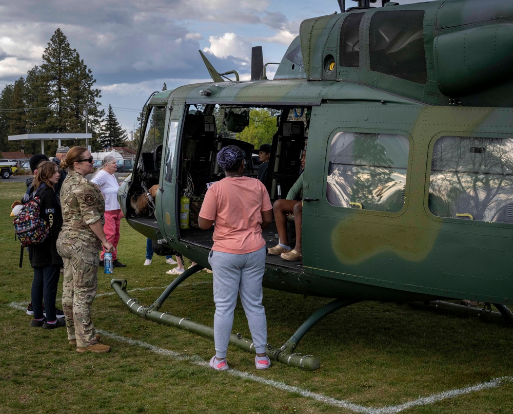 Airmen attend Medical Lake Middle School STEM night