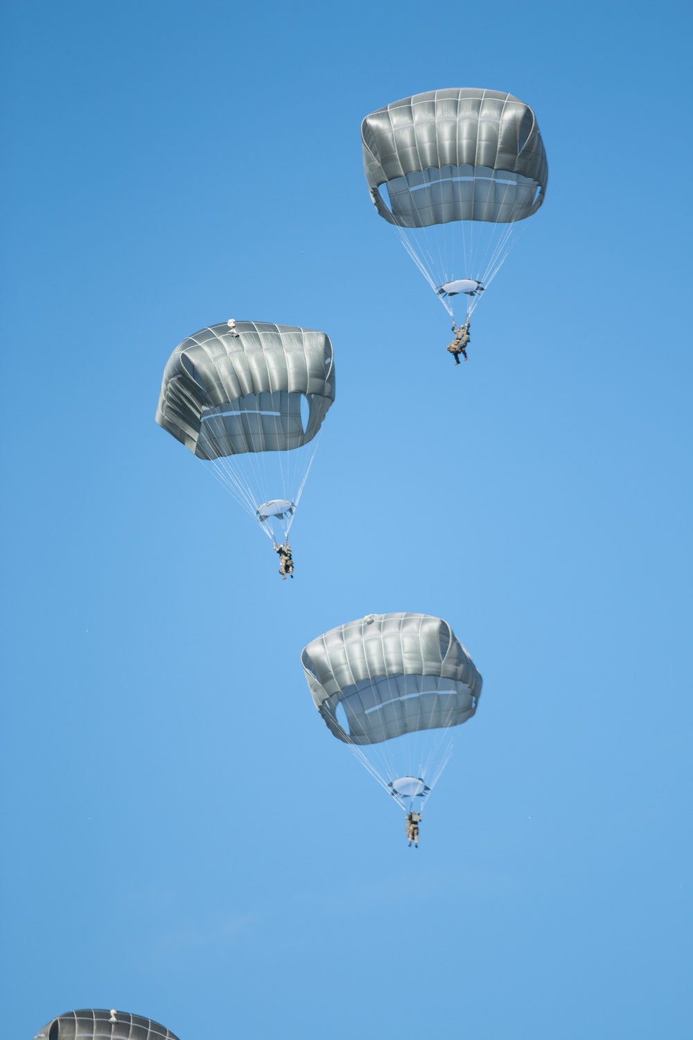 Historic Airborne Exercise: Over 600 Troops from U.S. and Allies Parachute into Sweden in NATO's Largest-Ever Joint Forcible Entry