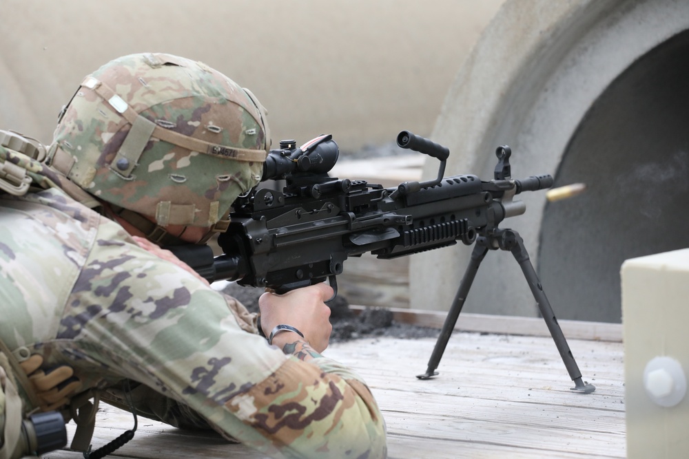 U.S. National Guard Soldier qualifies on M249 SAW during Region II Best Warrior Competition