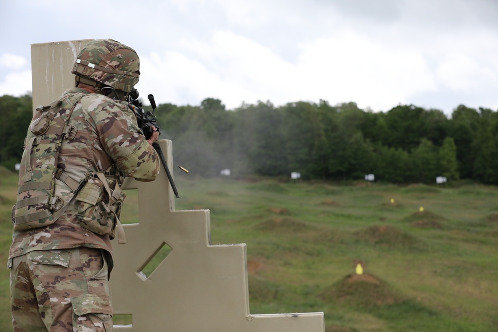 U.S. Army National Guard Soldier participates in M249 SAW weapons qualification