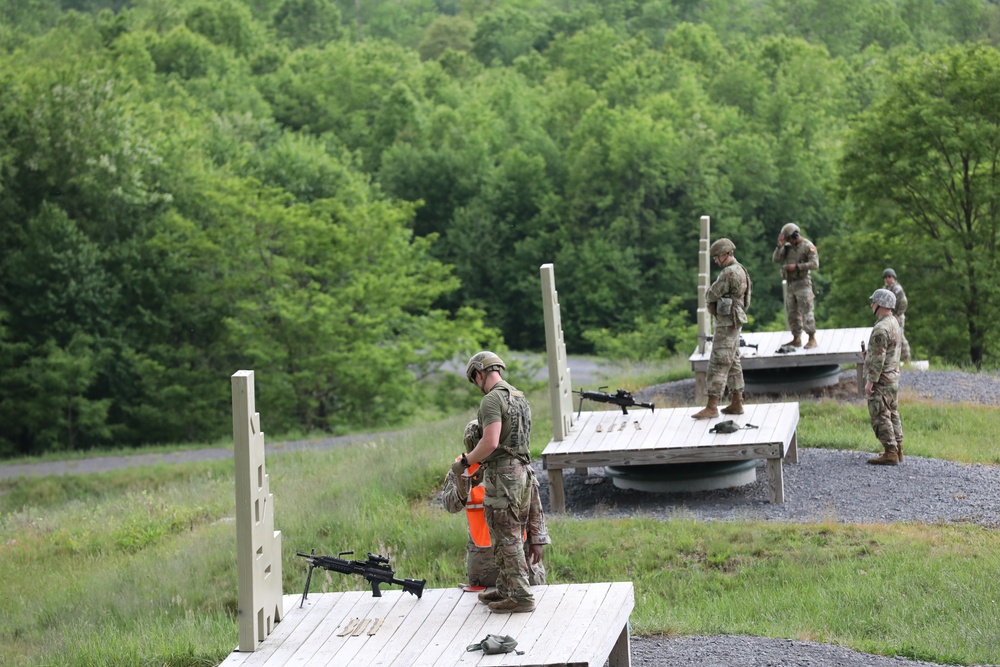 U.S. Army National Guard Soldiers stand ready to qualify on the M249 SAW during Best