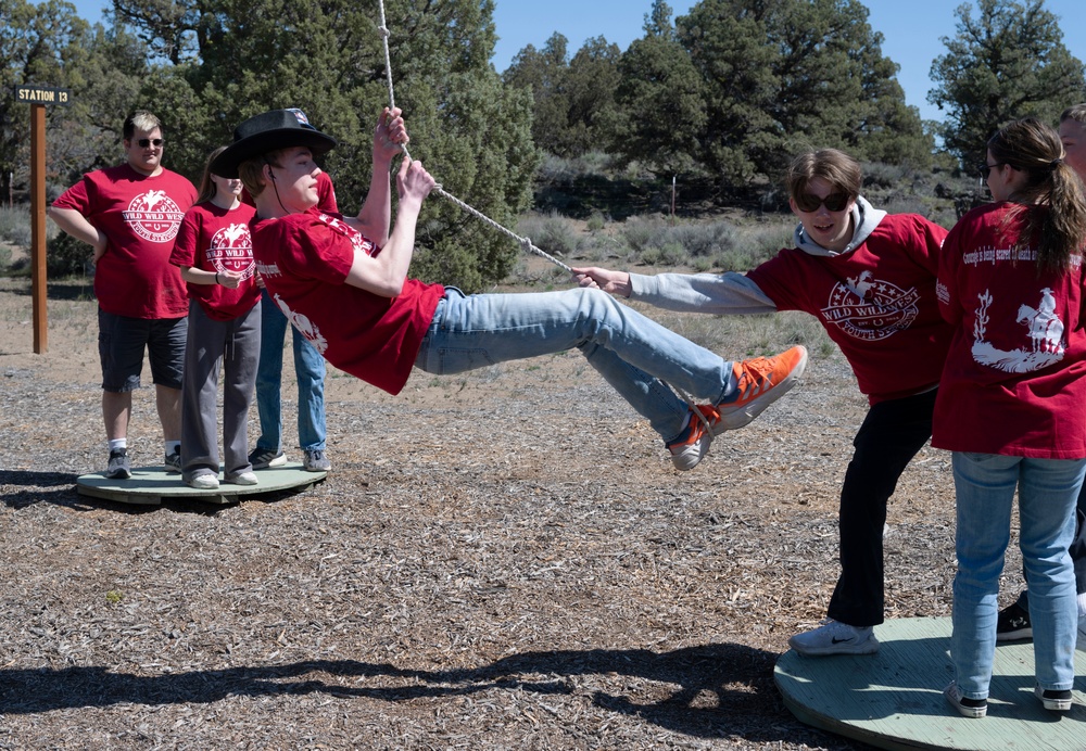 Oregon Youth Symposium connects military kids, teaches resiliency