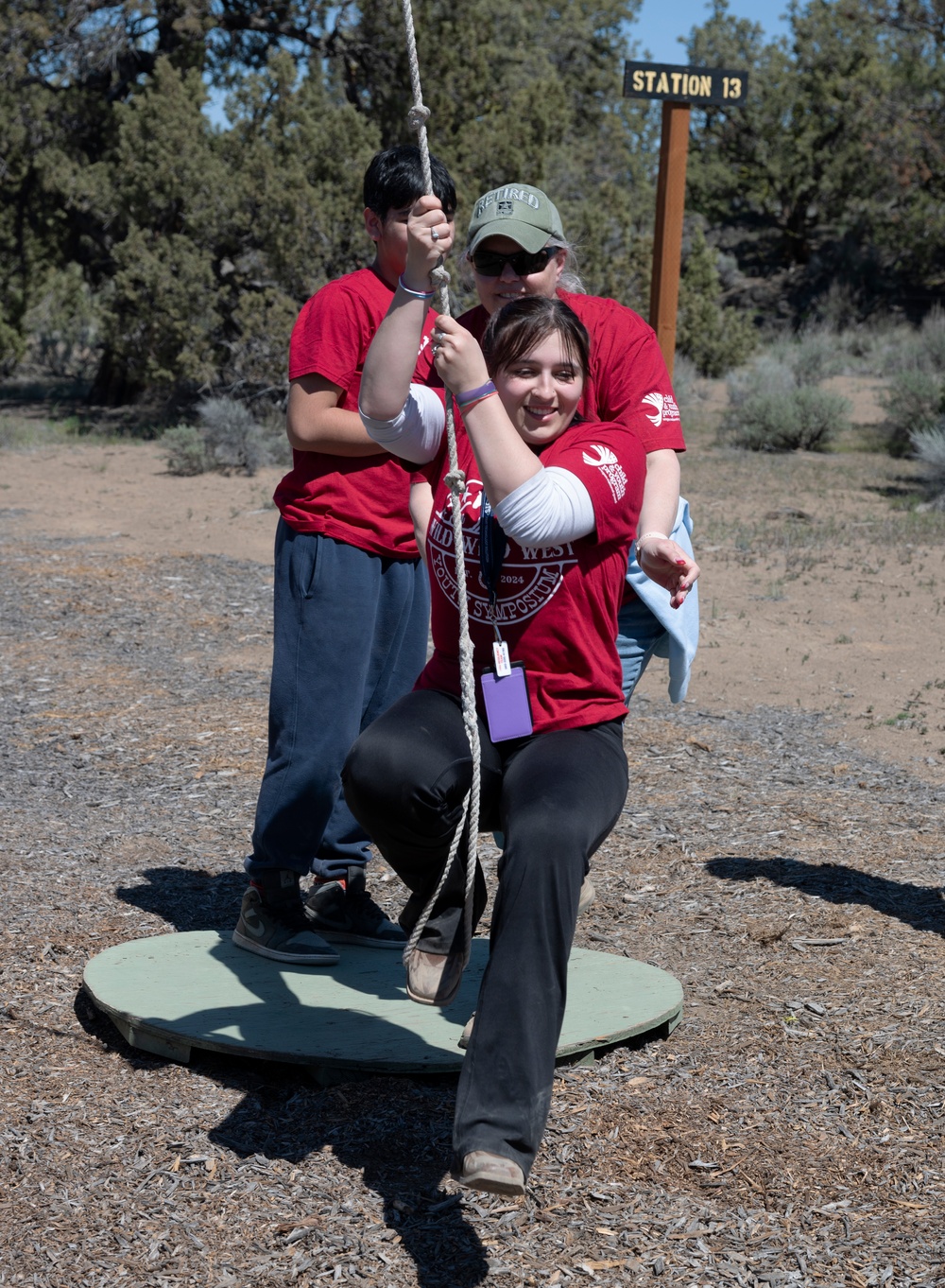 Oregon Youth Symposium connects military kids, teaches resiliency