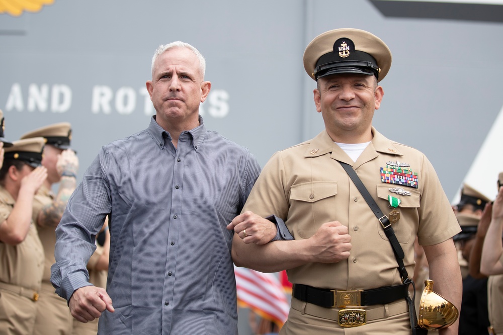 USS Tripoli Hosts Senior Chief's Retirement