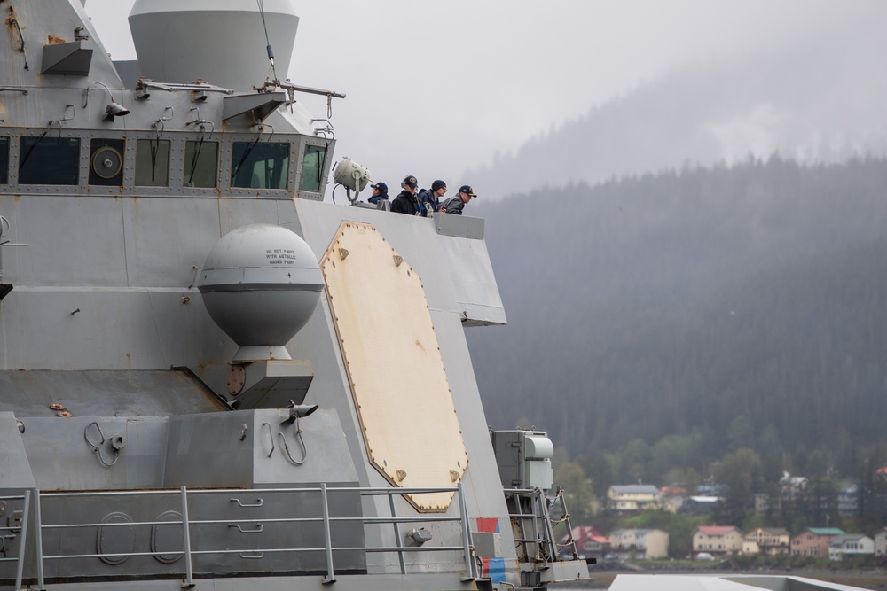 DVIDS - Images - USS William P. Lawrence (DDG 110) Gets Underway [Image ...