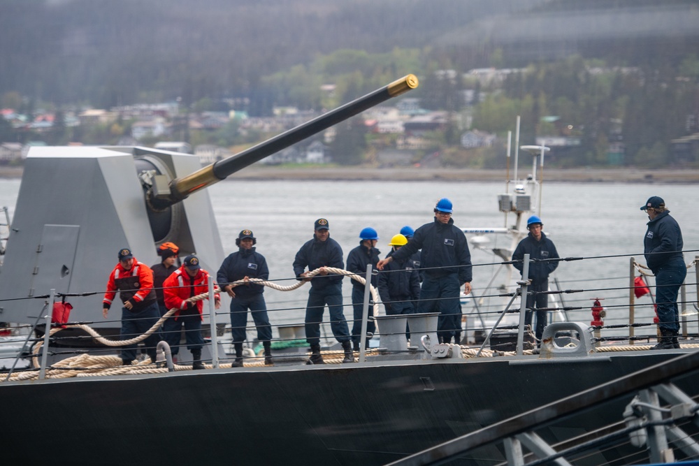 DVIDS - Images - USS William P. Lawrence (DDG 110) Gets Underway [Image ...