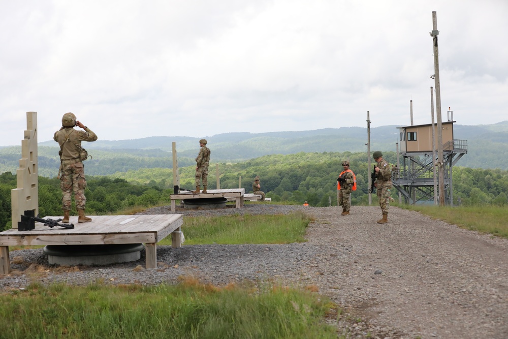 U.S. Army National Guard Soldiers prepare for the M4 carbine qualification course