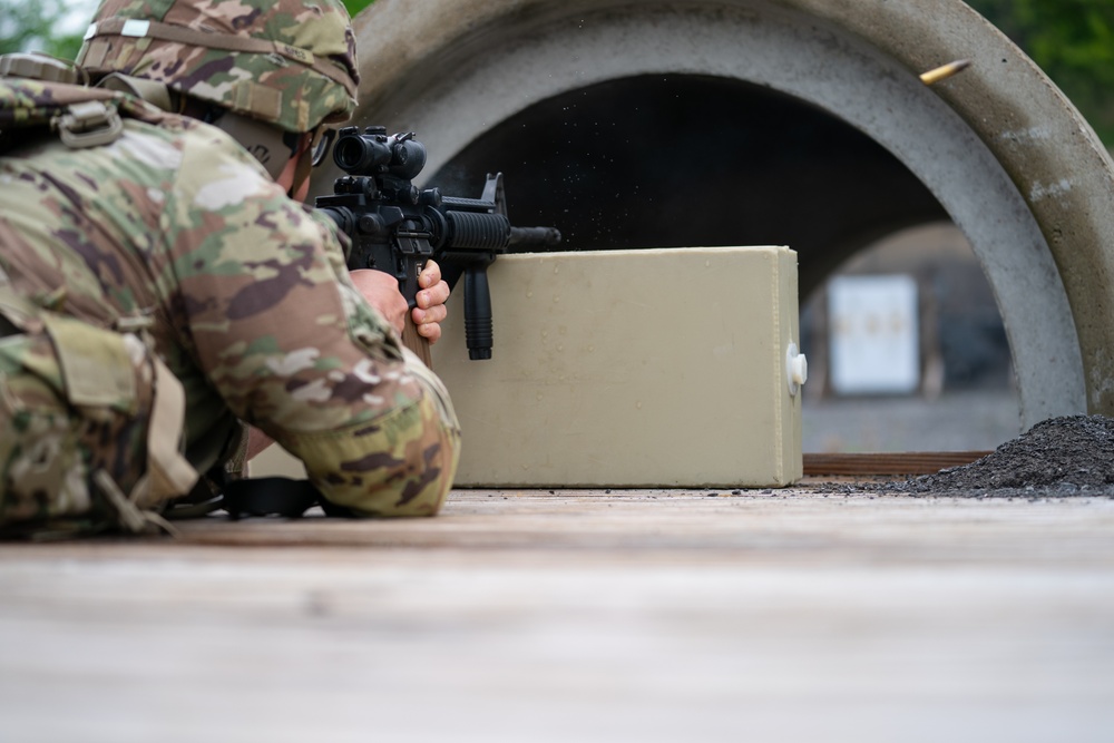 West Virginia Army National Guard Soldier fires M4 carbine