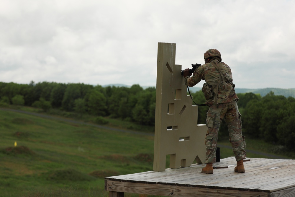 Delaware Army National Guardsman Fires in M4 Rifle Carbine Qualification