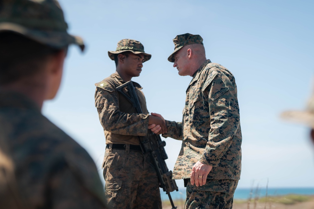 Balikatan 24: III MEF Commanding General meets with 3d LCT during BK 24