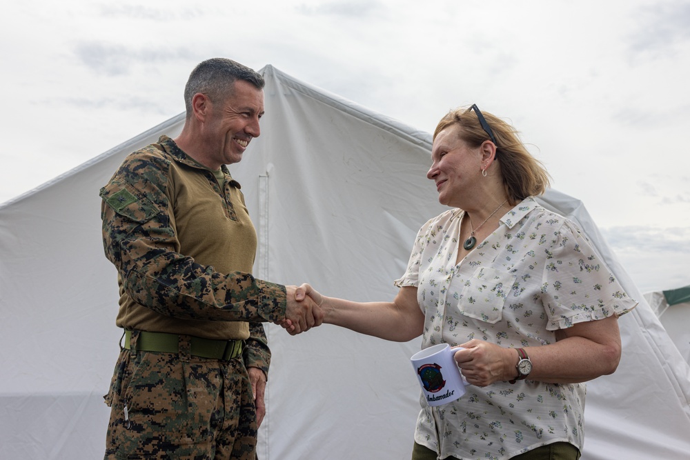 MRF-D 24.3: U.S. Ambassador to Papua New Guinea visits Marines, Sailors