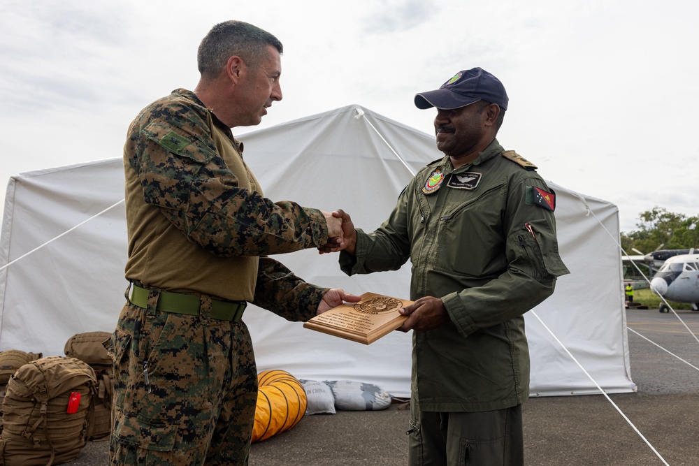 MRF-D 24.3: U.S. Ambassador to Papua New Guinea visits Marines, Sailors