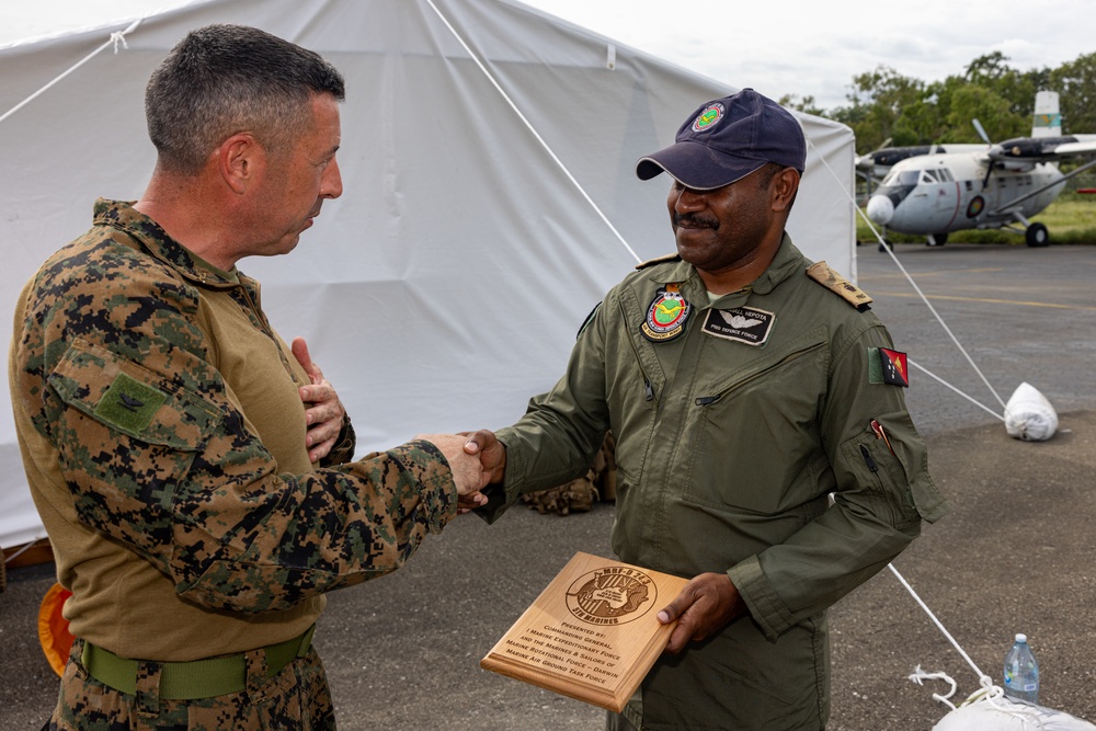 MRF-D 24.3: U.S. Ambassador to Papua New Guinea visits Marines, Sailors