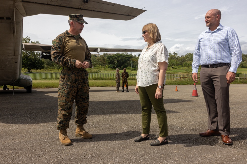 MRF-D 24.3: U.S. Ambassador to Papua New Guinea visits Marines, Sailors