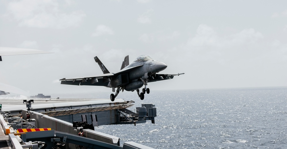 George Washington Conducts F/A-18E/F Flight Operations