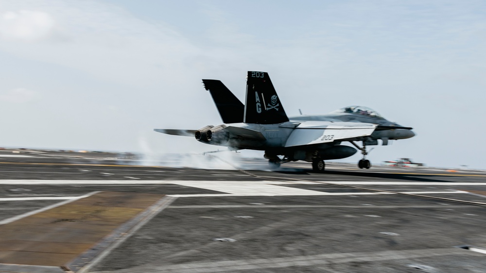 George Washington Conducts F/A-18E/F Flight Operations