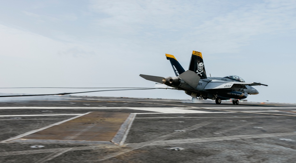 George Washington Conducts F/A-18E/F Flight Operations