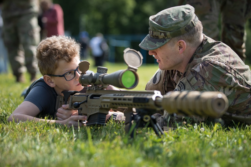 U.S. Army, Czech Soldiers and Civilians celebrate Victory in Europe Day