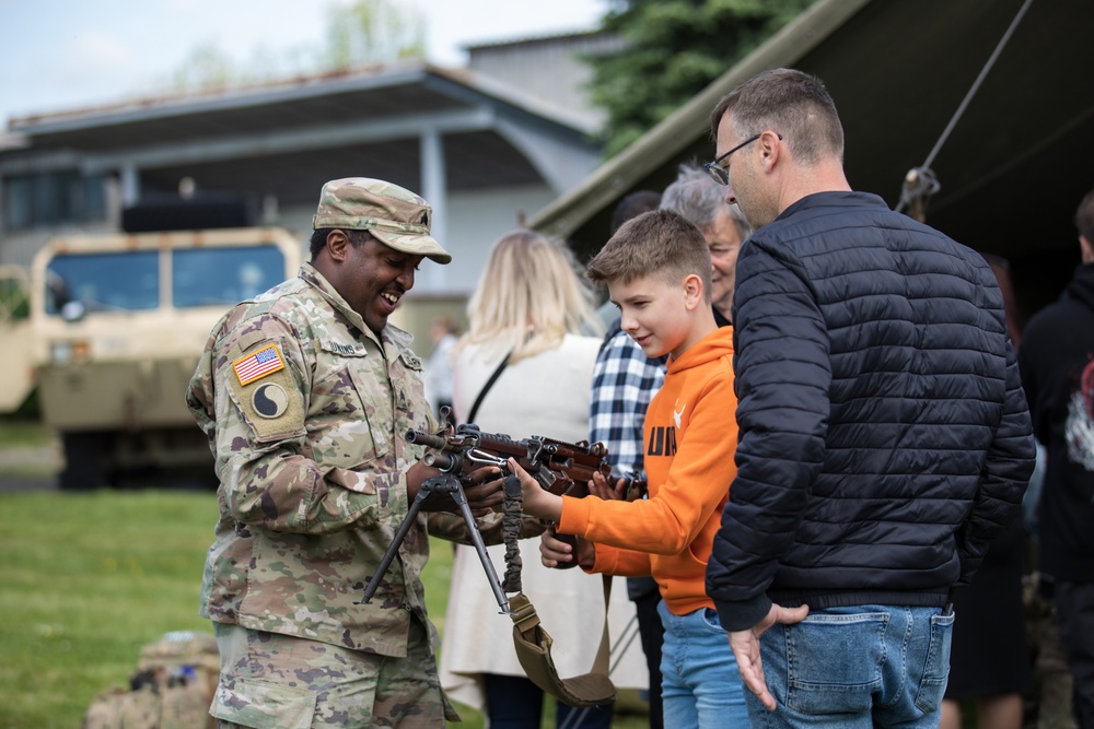 U.S. Army, Czech Soldiers and Civilians celebrate Victory in Europe Day