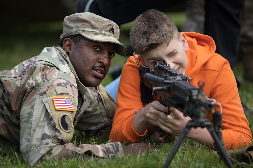 U.S. Army, Czech Soldiers and Civilians celebrate Victory in Europe Day