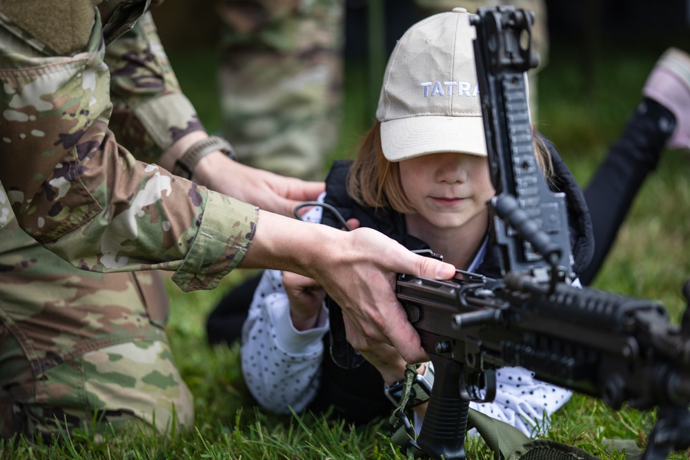 U.S. Army, Czech Soldiers and Civilians celebrate Victory in Europe Day