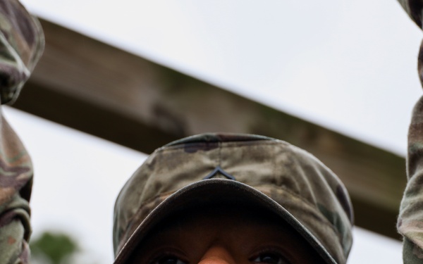 D.C. Army National Guard Soldier Dead Hangs for the Valor Run in the Region II Best Warrior Competition