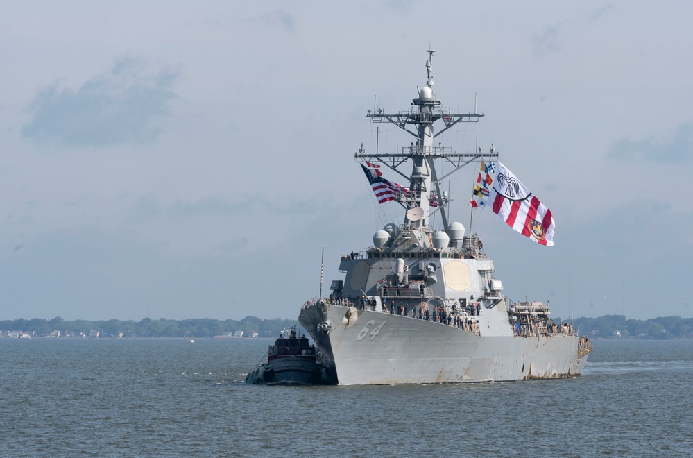 USS Carney (DDG 64) Visits Naval Station Norfolk