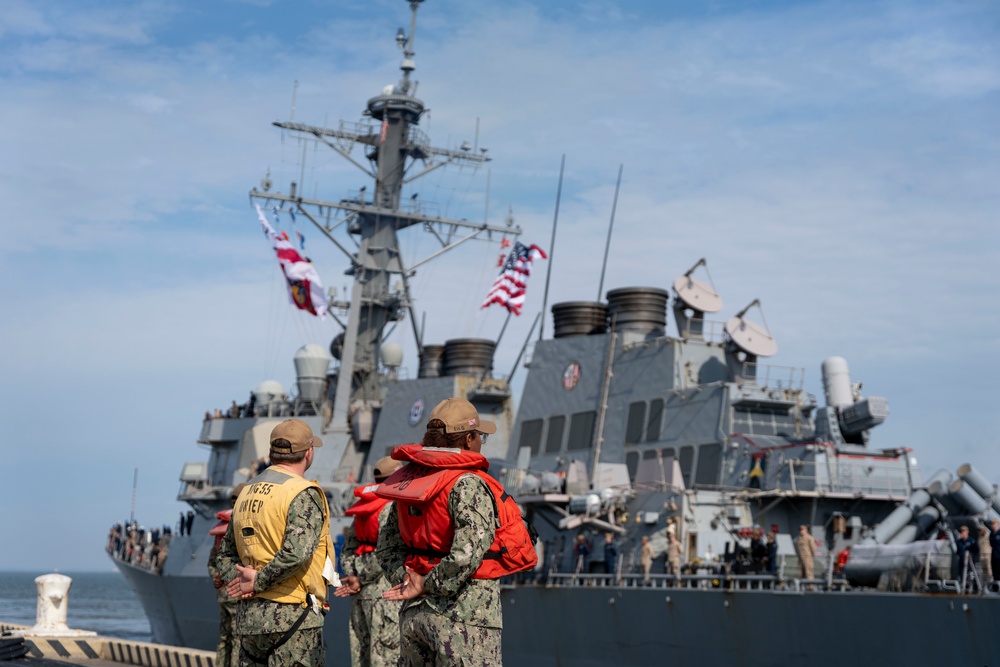 USS Carney (DDG 64) Visits Naval Station Norfolk