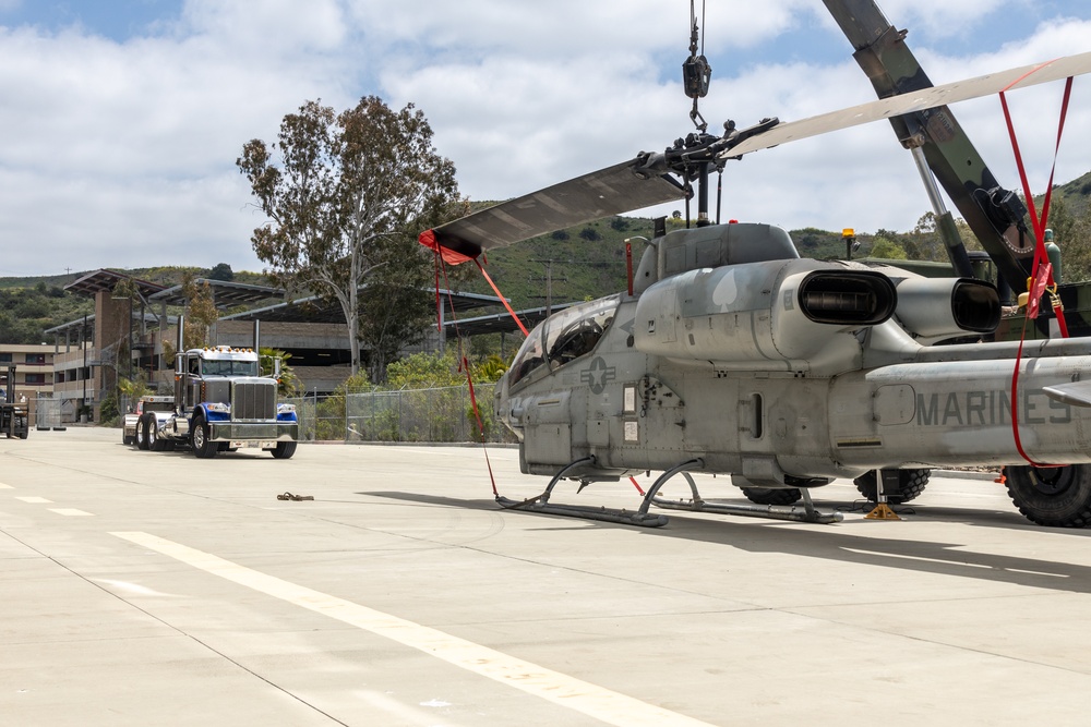 AH-1W Super Cobra transported to local aviation museum