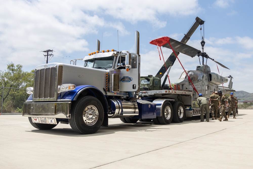 AH-1W Super Cobra transported to local aviation museum