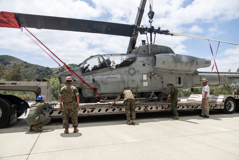 AH-1W Super Cobra transported to local aviation museum