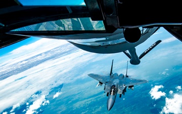 121 ARW refuels F-15 Strike Eagles