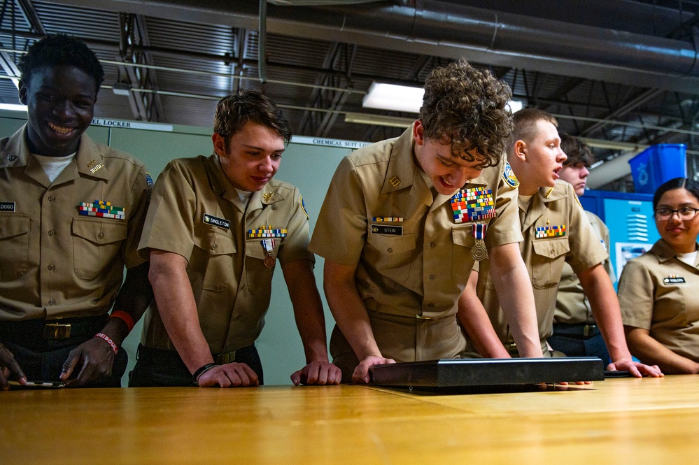 Scarlet Oaks Navy JROTC visits the 121 ARW