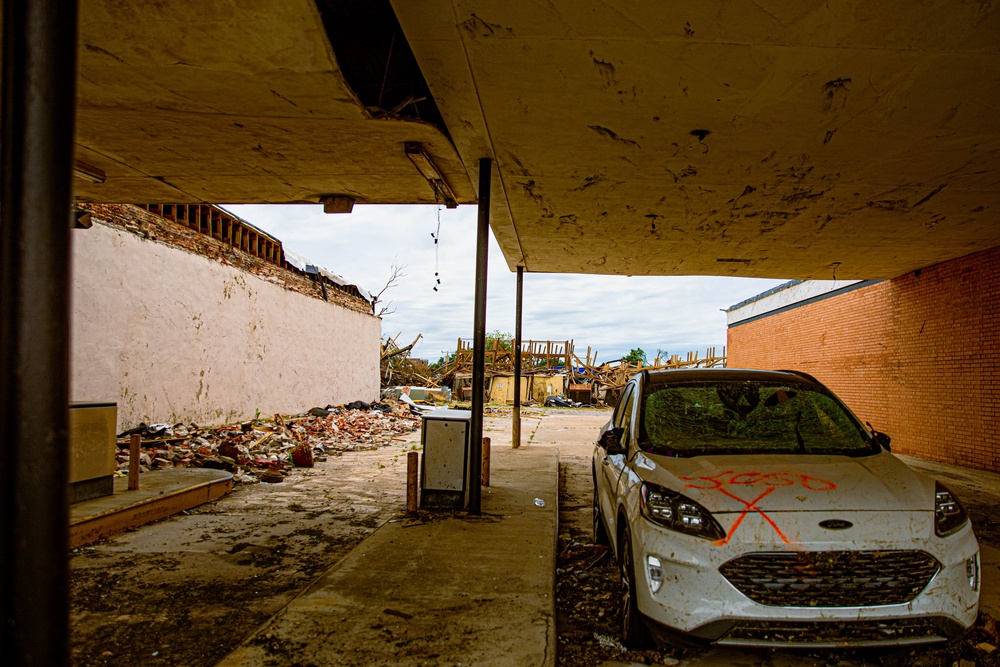 Oklahoma National Guard Soldiers assist in Sulphur tornado recovery